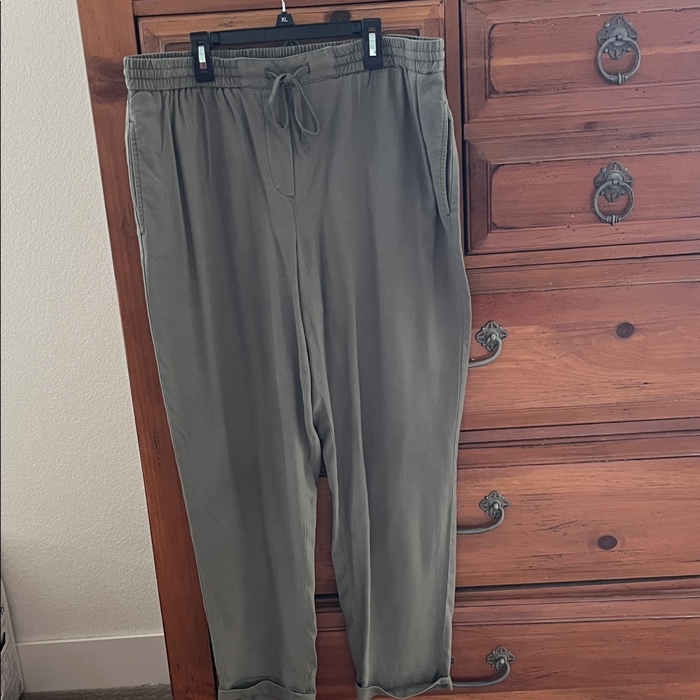 Talbots Women’s Sage Cuffed Pull On Pants Size Large NWOT